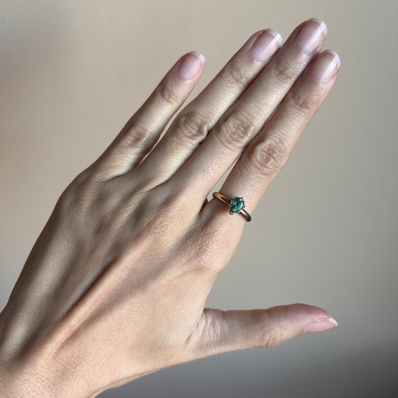 Elegant Gold, Green Sapphire Women's Ring - Size 5.5 - Picture 5 of 11